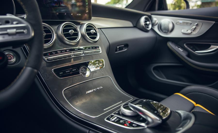 Интерьер Mercedes-AMG C63 S Coupe (C205) 2018 года  (NA) (фото 5 из 10)